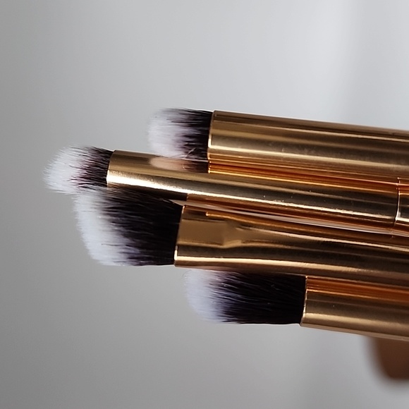 Luxie Luminous 4 Piece Gold Eyeshadow Brush Set - Picture 8 of 9